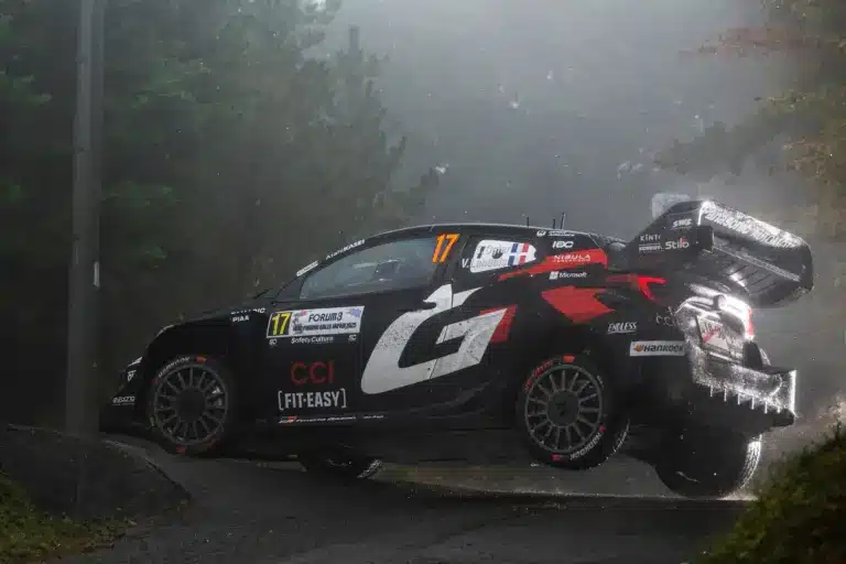 Latvala megérkezett Japánba, ünnepléssel kezdődött a Toyota sajtótájékoztatója