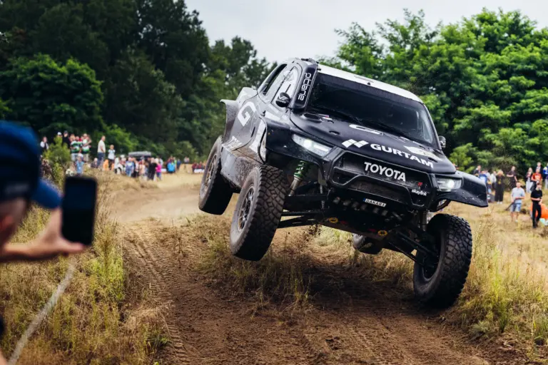 A litván versenyző navigátort váltott, ezért lemondott a Dakar felügyelőbizottságának elnöke