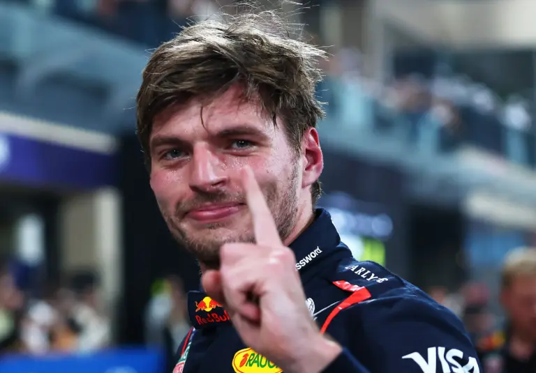 Verstappen pole-pozícióban a bajnoki döntőre, de a jelenlegi állás Norrisnak kedvezne
