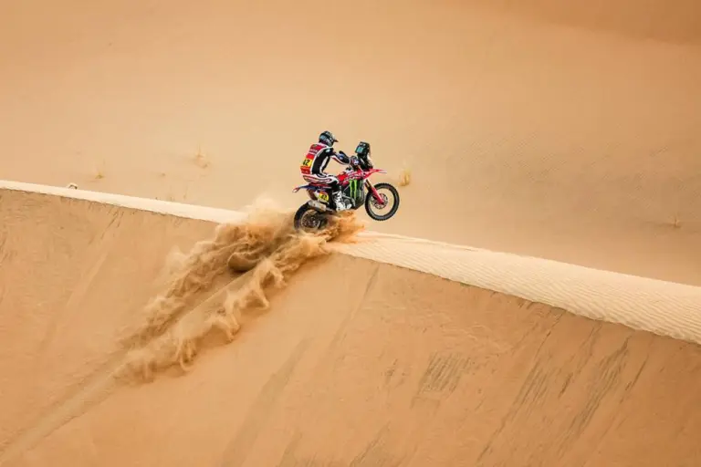 A Honda versenyzői kezdték a legjobban a Dakar 11. szakaszát, Brabec növelné előnyét