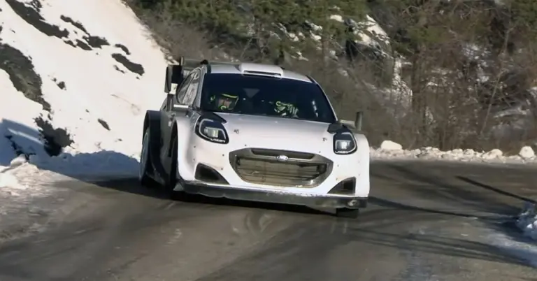 A WRC-újonc rögtön az első tesztjén beesett az árokba