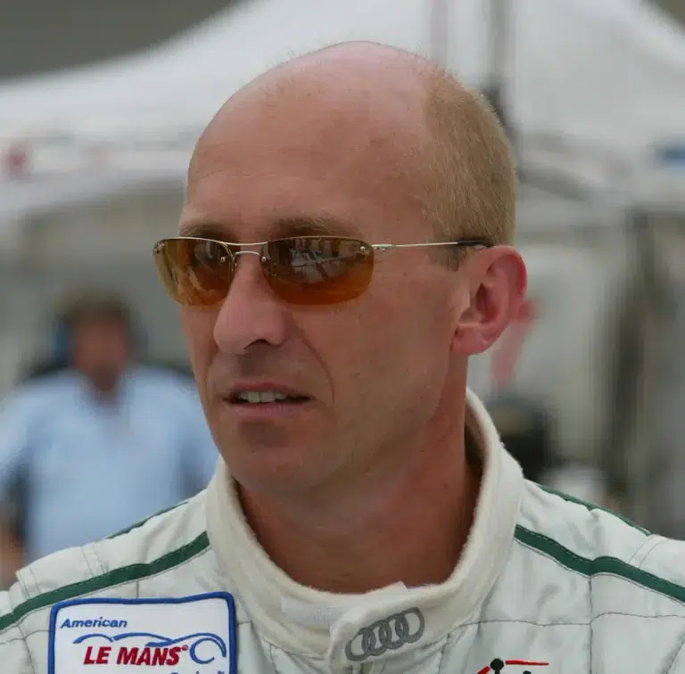 Majdnem meghalt a világ lehanyagabb F1-es csapata miatt, majd arc nélküli sztár lett belőle