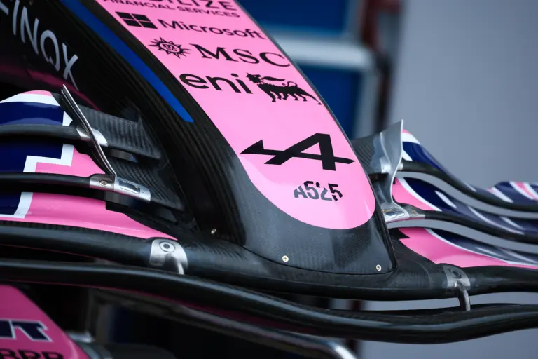 Újabb 2026-os F1-es autó pályán – íme a Mercedes-motoros Alpine (videó)