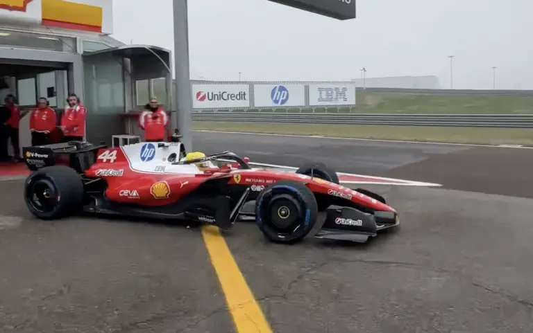 Bemutatkozott a Ferrari 2026-os autója, Hamilton már pályára is vitte (fotók, videók)