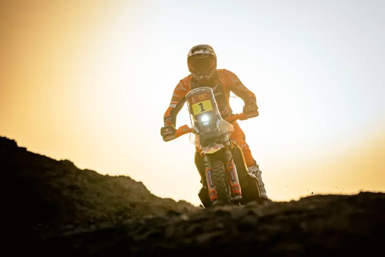 Sanders növelte előnyét a Dakar harmadik szakaszán, Gyenes bajba került