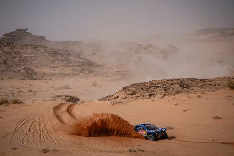 Teljesen felborult az autósok sorrendje a Dakar harmadik szakaszán, öt Ford az élen!