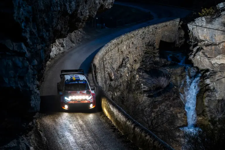 Solberg tempója már Ogier-nek is sok, a második helyre koncentrál