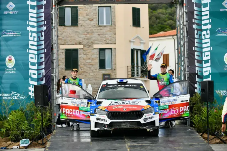 Benjamin Korhola három bajnokságban, köztük az Eb-n is indul