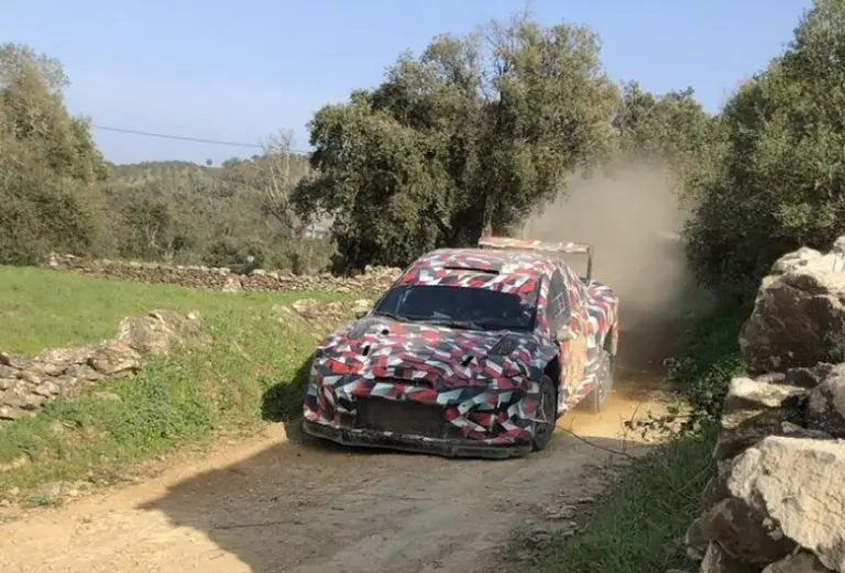 Mennyire lesz versenyképes a Rally2-es autó a WRC27-hez képest?