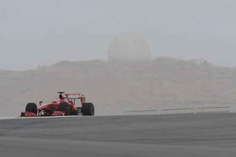 Kavicságyba ragadt teherautó és homokvihar is okozott már komoly gondot F1-es teszten