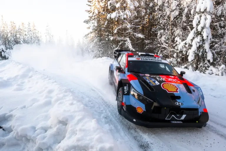 Lappi csak fájdalomcsillapítóval tud vezetni a Hyundai új tesztpályáján