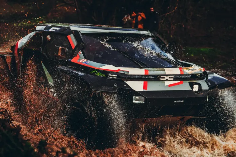 Loeb vezet, Sanders növelte előnyét, Al-Attiyah kiesett Portugáliában