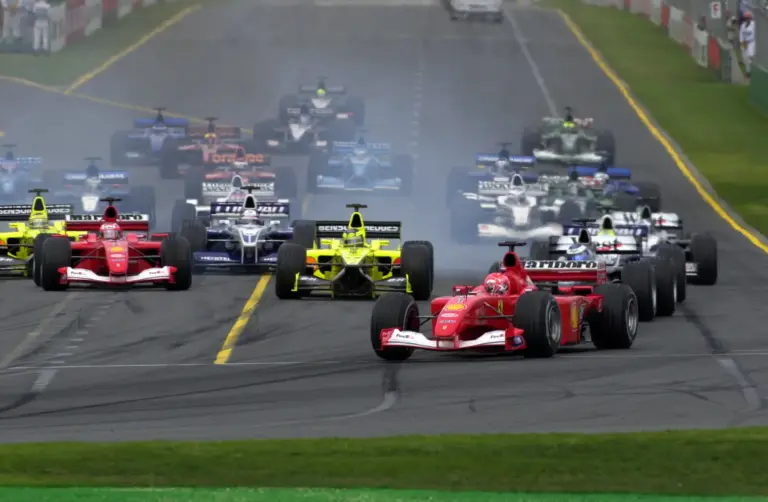 Halálos baleset; bemutatkozó Alonso, Räikkönen és Montoya; Schumacher-győzelem – így rajtolt a 2001-es F1-es szezon