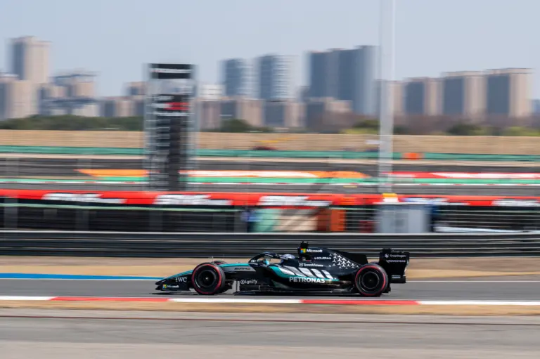 A Ferrari a különleges szárnnyal sem tudta megközelíteni a Mercedest a Kínai Nagydíj nyitányán