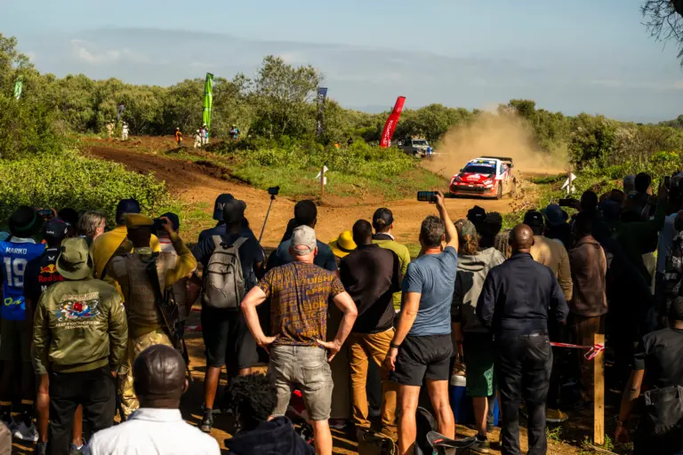 A Toyoták diktálták a tempót péntek délelőtt Kenyában, szorosabb lett az élmezőny